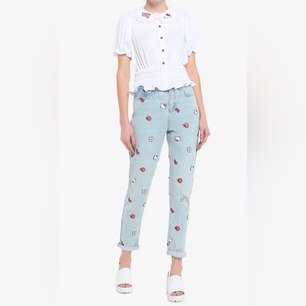 Hello Kitty Sanrio Embroidered Mom Jeans Light Wash Denim Size 5 (Girls Juniors)